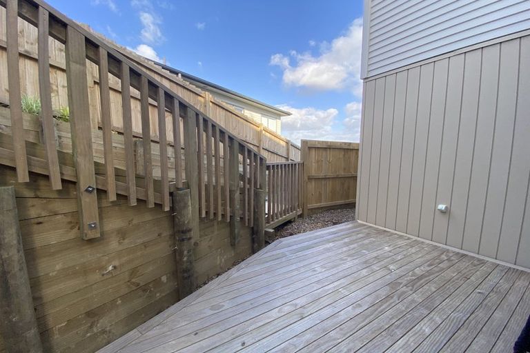 Photo of property in 13a Yule Place, Massey, Auckland, 0614
