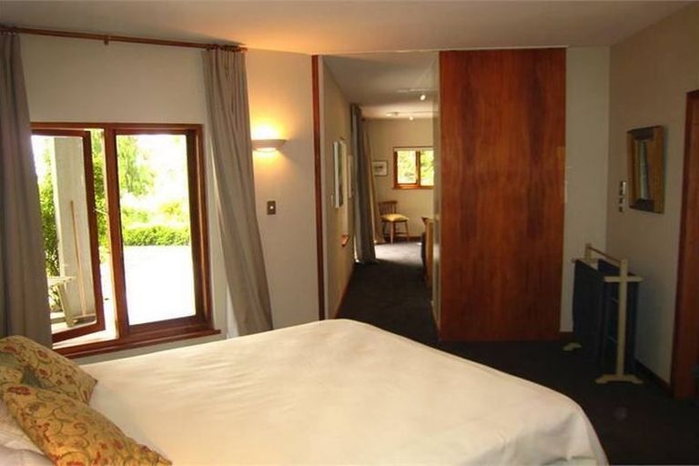 Photo of property in 16 Sherwood Lane, Cashmere, Christchurch, 8022