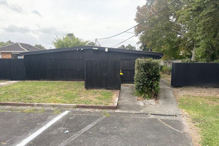 Photo of property in 2/17 Glengarry Road, Glen Eden, Auckland, 0602