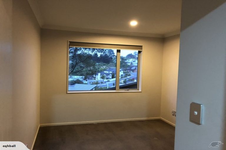 Photo of property in 44 Namsan Close, Fairview Heights, Auckland, 0632