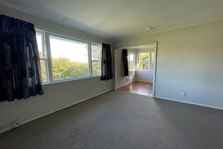 Photo of property in 147 Ruskin Road, Newlands, Wellington, 6037