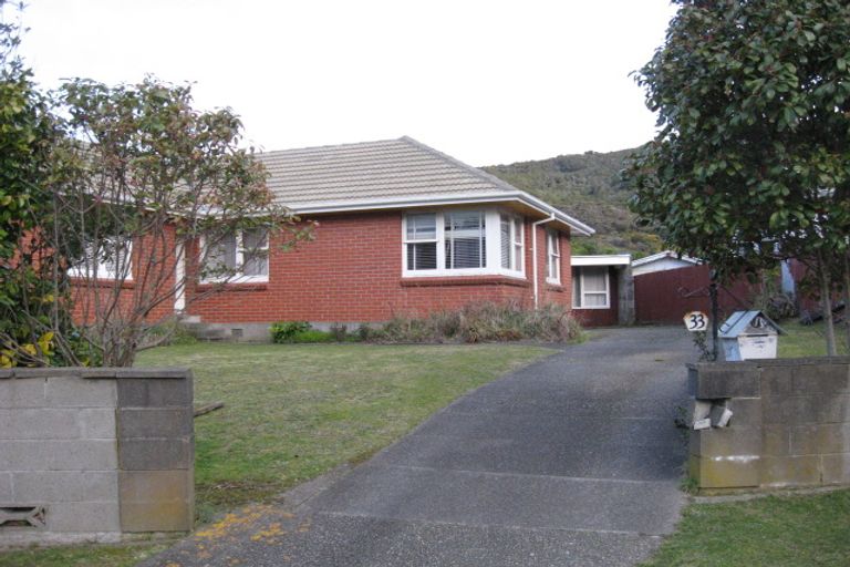 Photo of property in 33 Lees Grove, Wainuiomata, Lower Hutt, 5014
