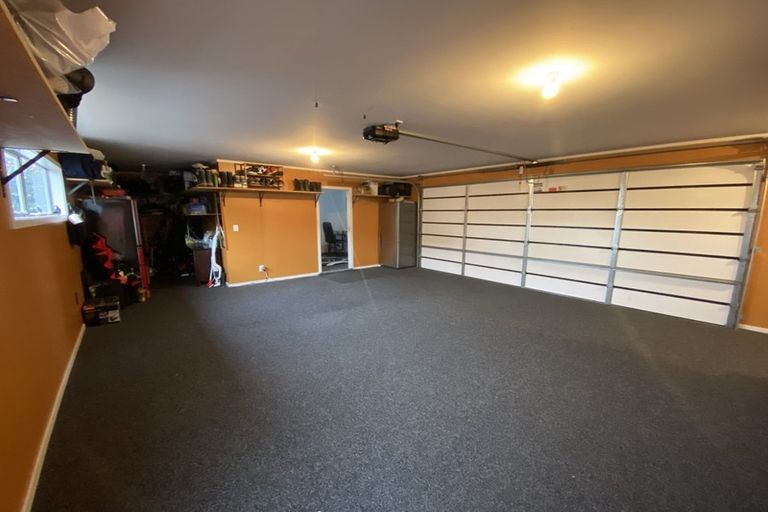 Photo of property in 6 Chestnut Close, Kelvin Grove, Palmerston North, 4414