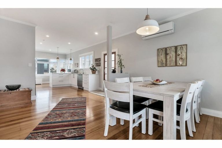 Photo of property in 1 Cochrane Road, Hobsonville, Auckland, 0616