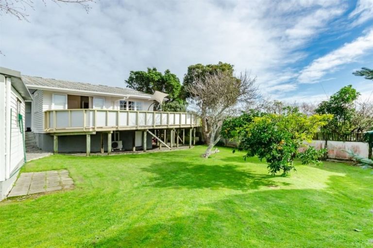 Photo of property in 1 Ruru Street, Waikanae, 5036