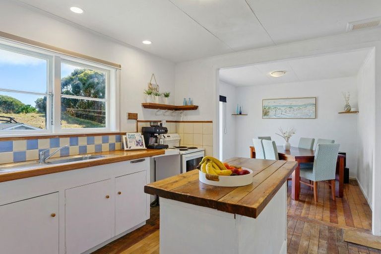 Photo of property in 189 Swamp Road, Te Horo, Otaki, 5581