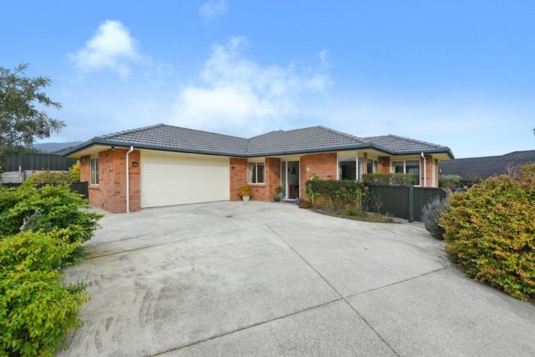 Photo of property in 32 Sunstone Crescent, Brown Owl, Upper Hutt, 5018