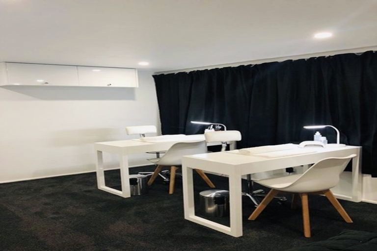 Photo of property in 6 Curletts Road, Sockburn, Christchurch, 8042