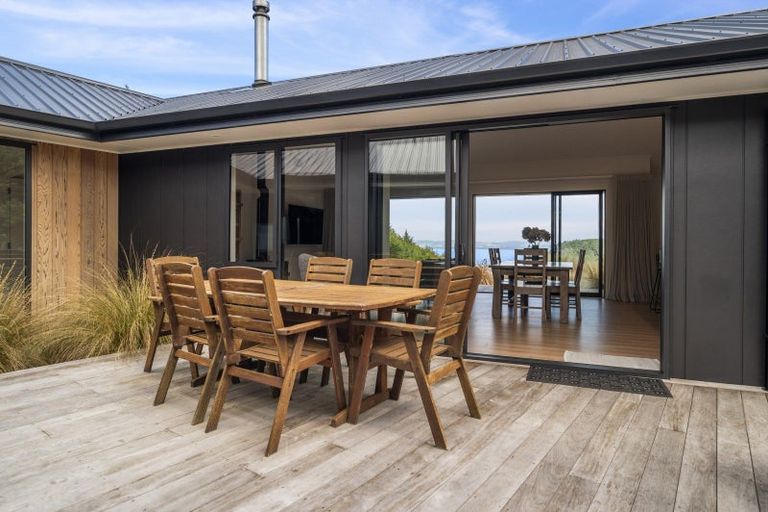 Photo of property in 124 Highland Drive, Acacia Bay, Taupo, 3385