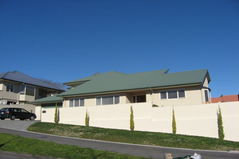 Photo of property in 16 Busby Hill, Havelock North, 4130