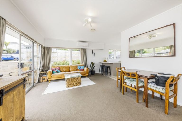 Photo of property in 1/9 Brunton Place, Glenfield, Auckland, 0629