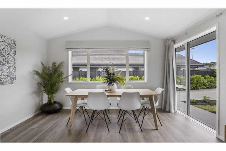 Photo of property in 5 Flavell Drive, Orewa, 0931