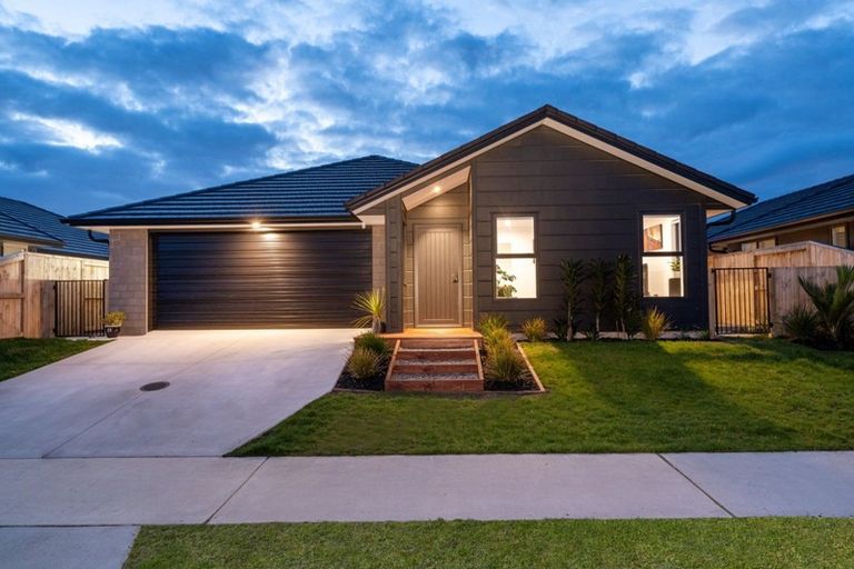 Photo of property in 15 Kotiate Street, Papamoa Beach, Papamoa, 3118