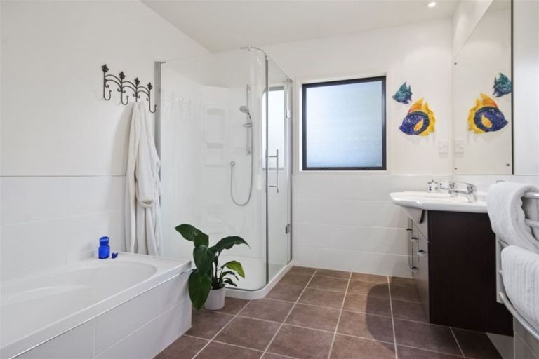 Photo of property in 23 Lough Bourne Drive, Pukekohe, 2120