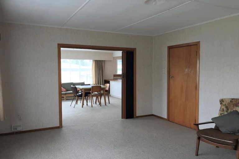 Photo of property in 221 Mangorei Road, Merrilands, New Plymouth, 4312