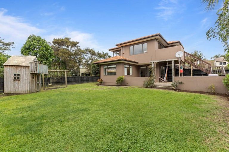 Photo of property in 16 Monkton Close, Greenhithe, Auckland, 0632