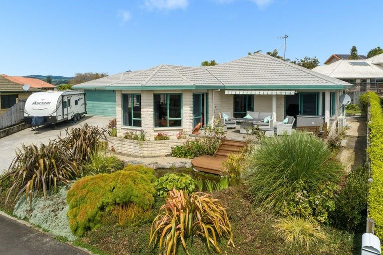Photo of property in 4 Burnt Oak Drive, Pyes Pa, Tauranga, 3112