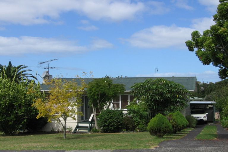 Photo of property in 5 Japonica Drive, Beach Haven, Auckland, 0626
