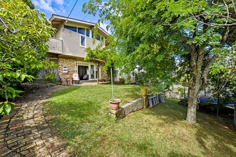 Photo of property in 1/529 Beach Road, Murrays Bay, Auckland, 0630