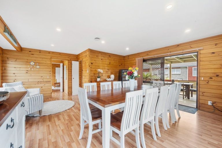 Photo of property in 18 Lochend Place, Highland Park, Auckland, 2010