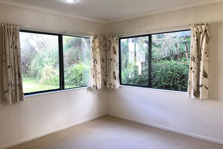 Photo of property in 19 Springside Place, New Lynn, Auckland, 0600