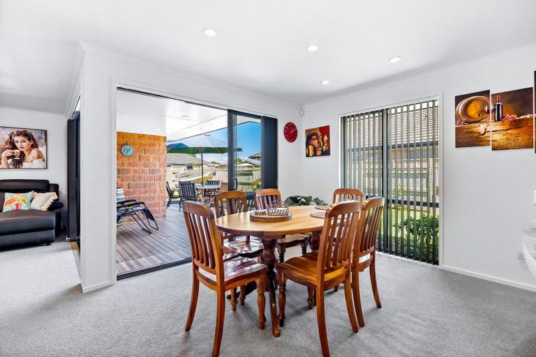 Photo of property in 20 Kowi Lakes Drive, One Tree Point, 0118