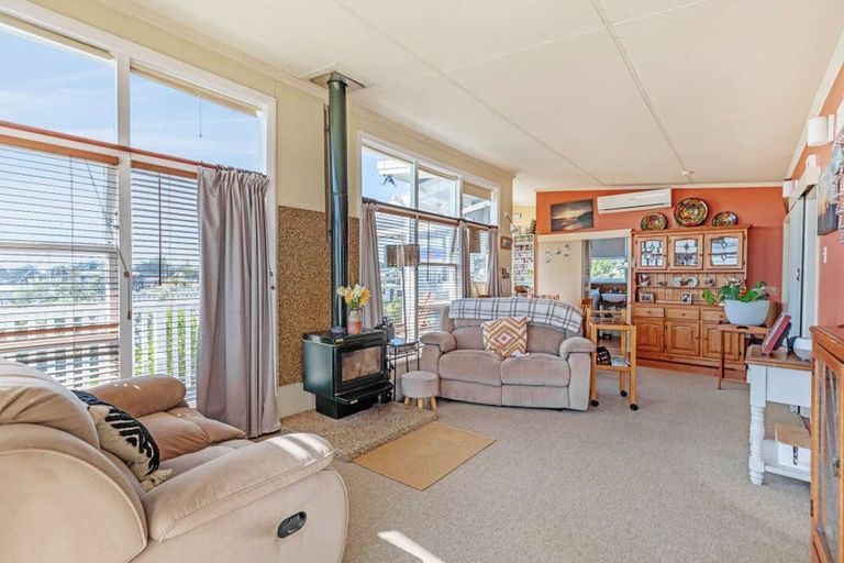 Photo of property in 72 Park Avenue, Waitarere Beach, Levin, 5510