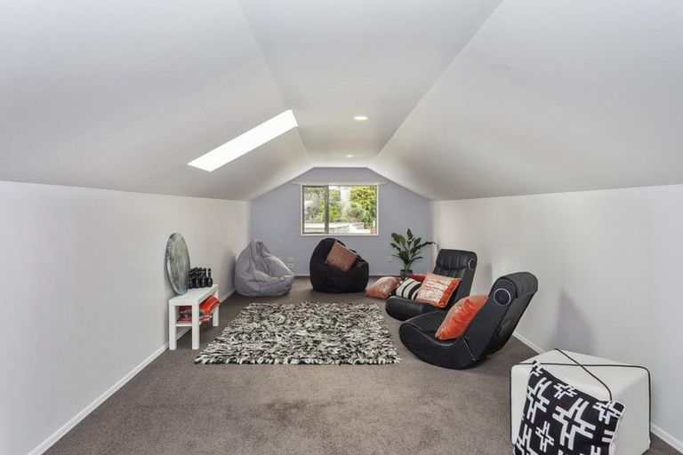 Photo of property in 37 Hussey Road, Harewood, Christchurch, 8051