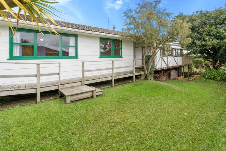 Photo of property in 11 Roick Parade, Glen Eden, Auckland, 0602