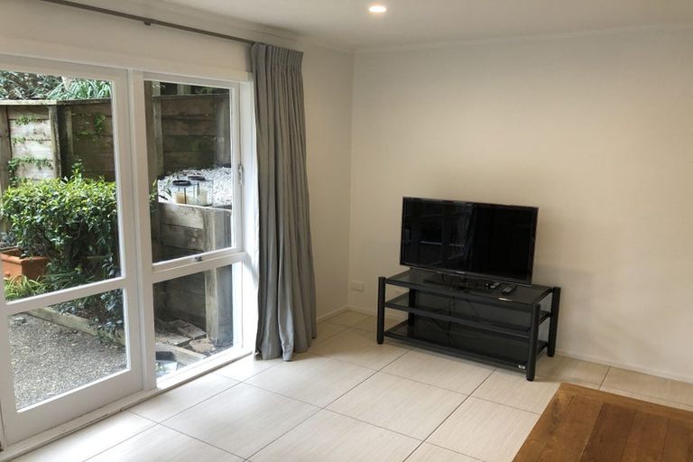 Photo of property in 6 Hinemoa Terrace, Birkenhead, Auckland, 0626