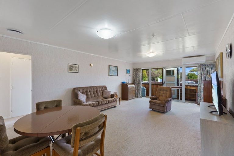 Photo of property in 8a-b Sharda Grove, Paraparaumu Beach, Paraparaumu, 5032
