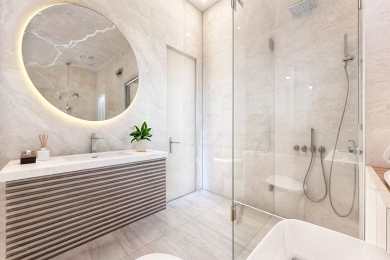 Photo of property in 39 Muir Avenue, Mangere Bridge, Auckland, 2022