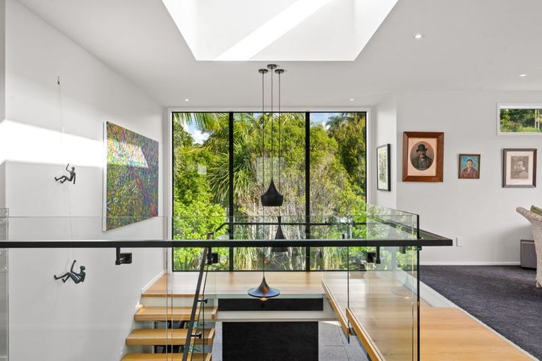 Photo of property in 15c Rodney Road, Northcote Point, Auckland, 0627