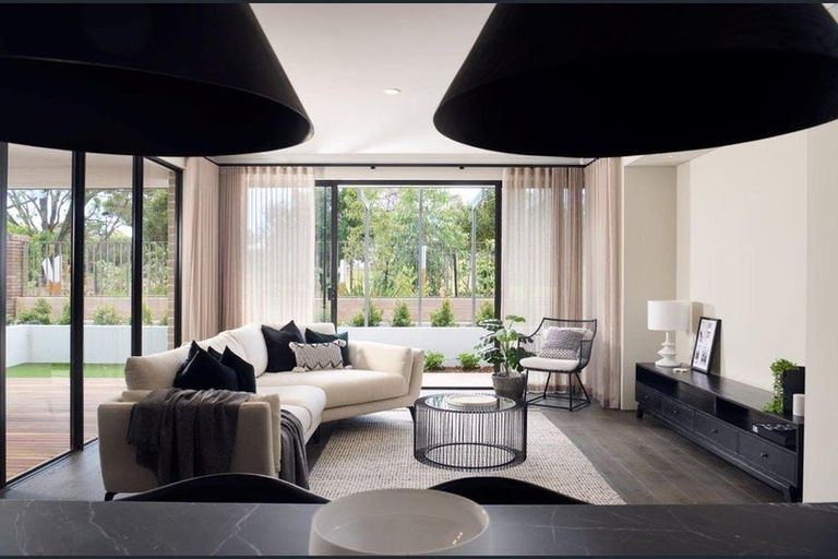 Photo of property in 73 Oak Road, Poraiti, Napier, 4112