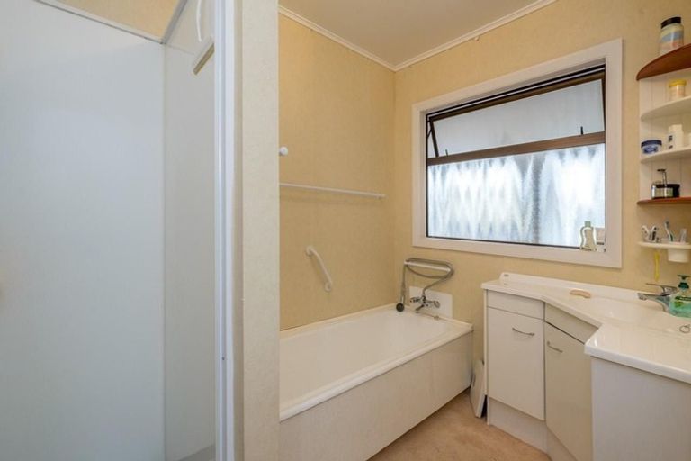 Photo of property in 17 Meadowvale Drive, Levin, 5510