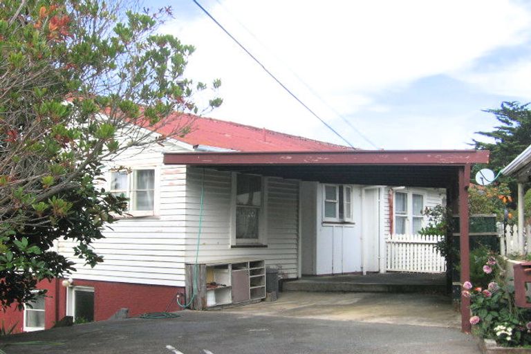 Photo of property in 14 Lyons Crescent, Strathmore Park, Wellington, 6022