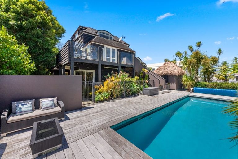 Photo of property in 2/20 Gulf View Road, Murrays Bay, Auckland, 0630