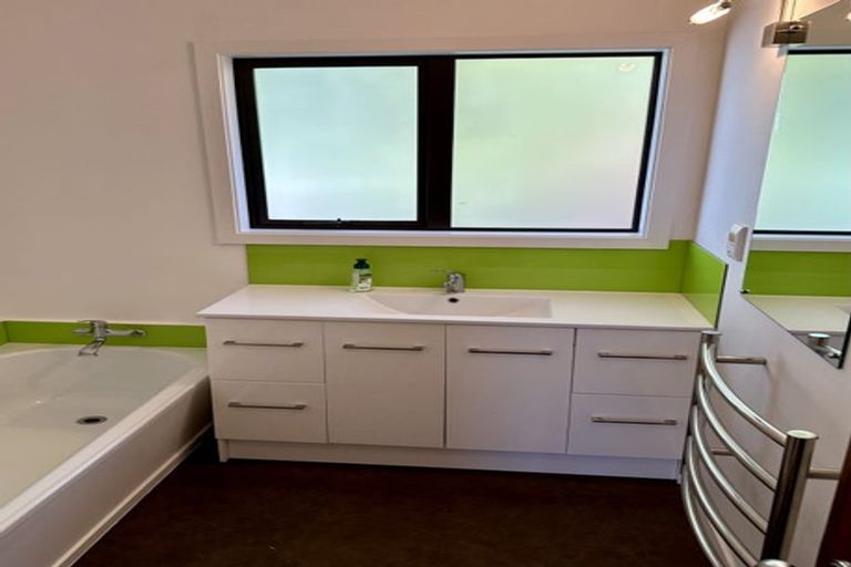 Photo of property in 65 Belt Road, New Plymouth, 4310