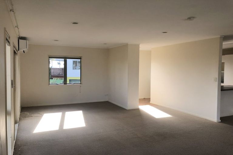 Photo of property in 726b East Coast Road, Pinehill, Auckland, 0632