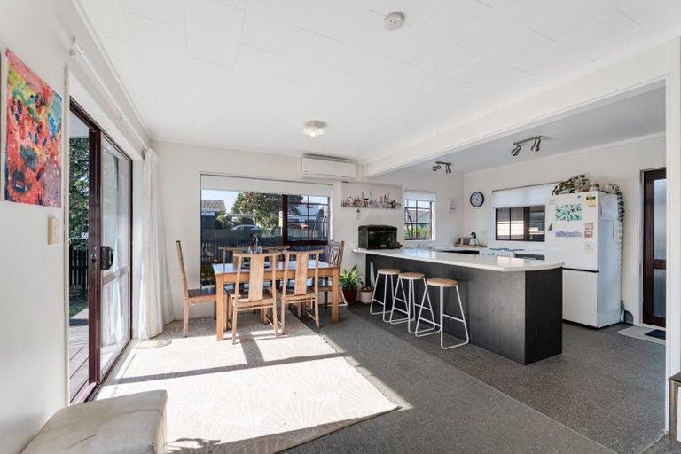 Photo of property in 16a Simpson Road, Papamoa Beach, Papamoa, 3118