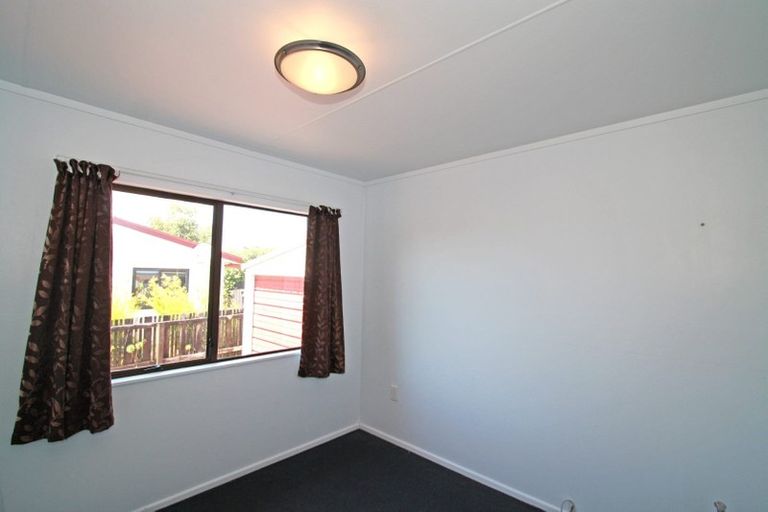 Photo of property in 32 Poplar Grove, Whalers Gate, New Plymouth, 4310