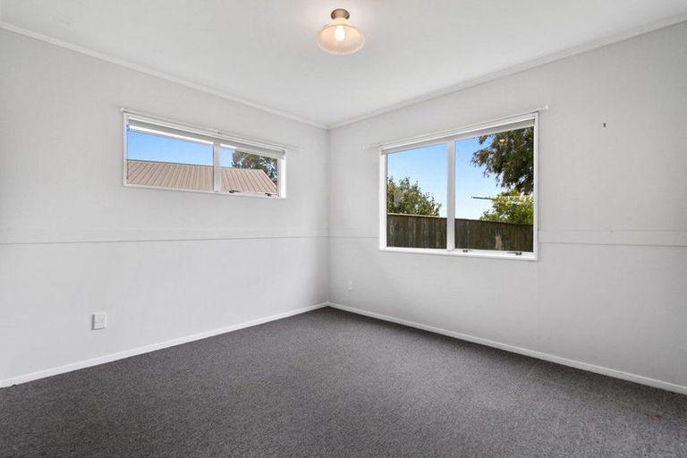 Photo of property in 105 Hillcrest Drive, Kelvin Grove, Palmerston North, 4414