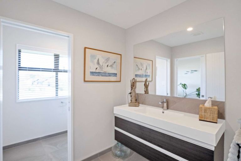 Photo of property in 28 Te Haunui Lane, Pegasus, 7612