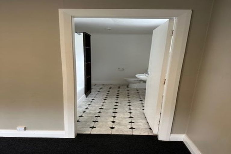 Photo of property in 3/133 Kelburn Parade, Kelburn, Wellington, 6012