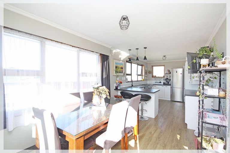 Photo of property in 30a Avenue Road, Foxton, 4814