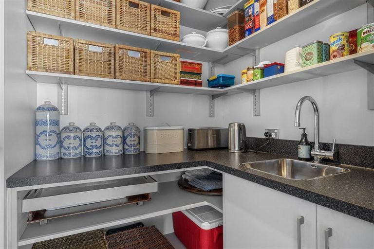 Photo of property in 4 Gazelle Lane, Redcliffs, Christchurch, 8081