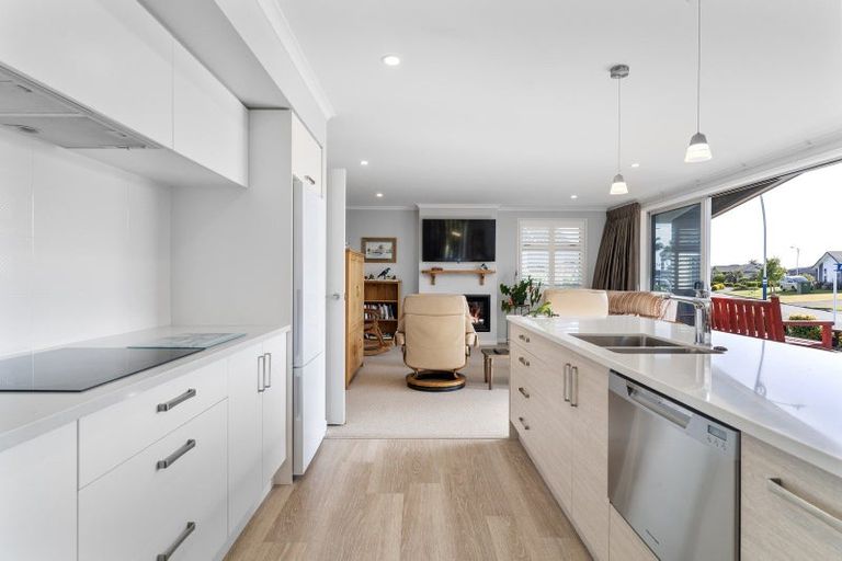 Photo of property in 14 Cassinia Close, Papamoa Beach, Papamoa, 3118