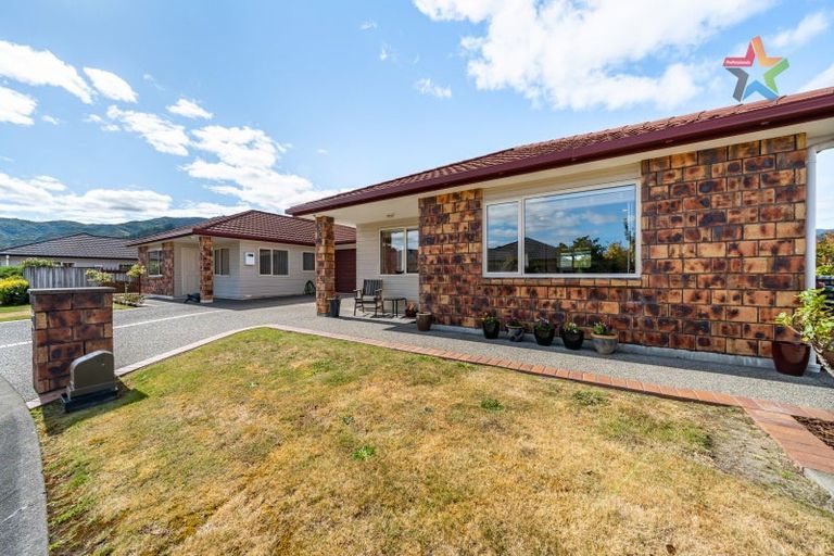 Photo of property in 37 Woodland Mews, Wainuiomata, Lower Hutt, 5014