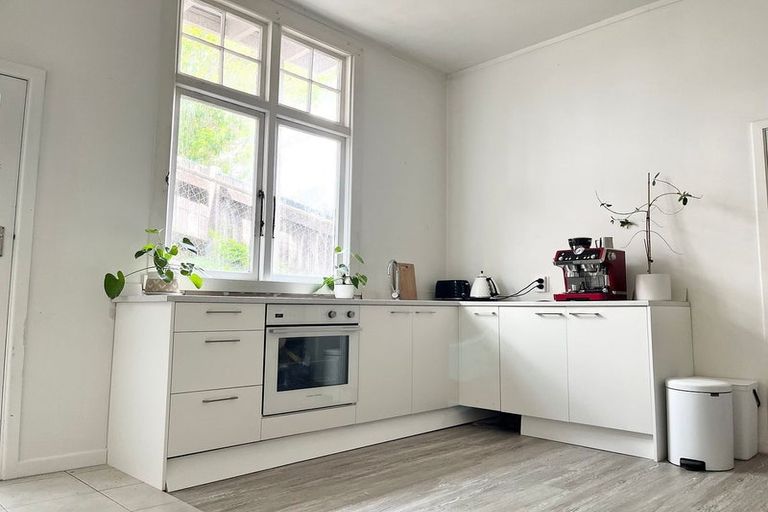 Photo of property in 2/24 West End Road, Herne Bay, Auckland, 1022