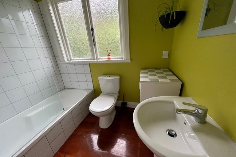 Photo of property in 34 Moana Road, Kelburn, Wellington, 6012